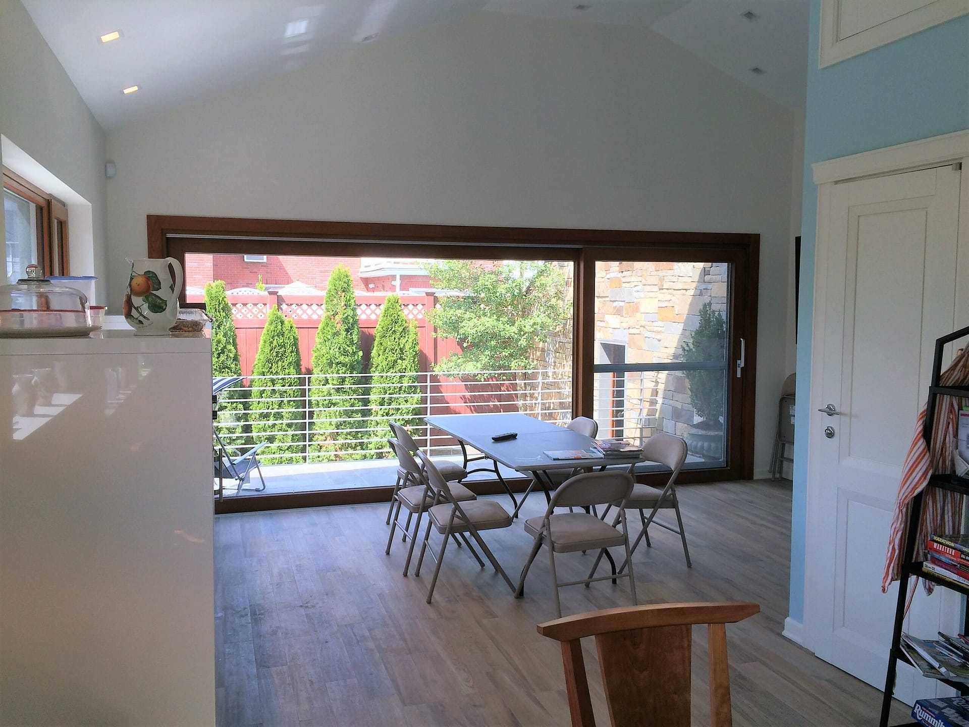 european window with narrow style